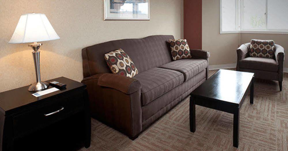 Findlay Inn And Conference Center Esterno foto